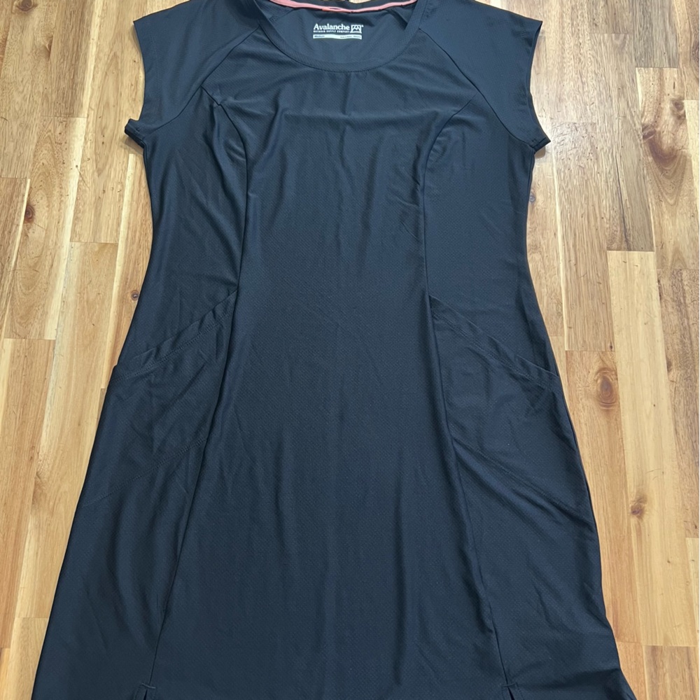 Avalanche Outdoor Supply Co. Black Performance Dress Size Medium
